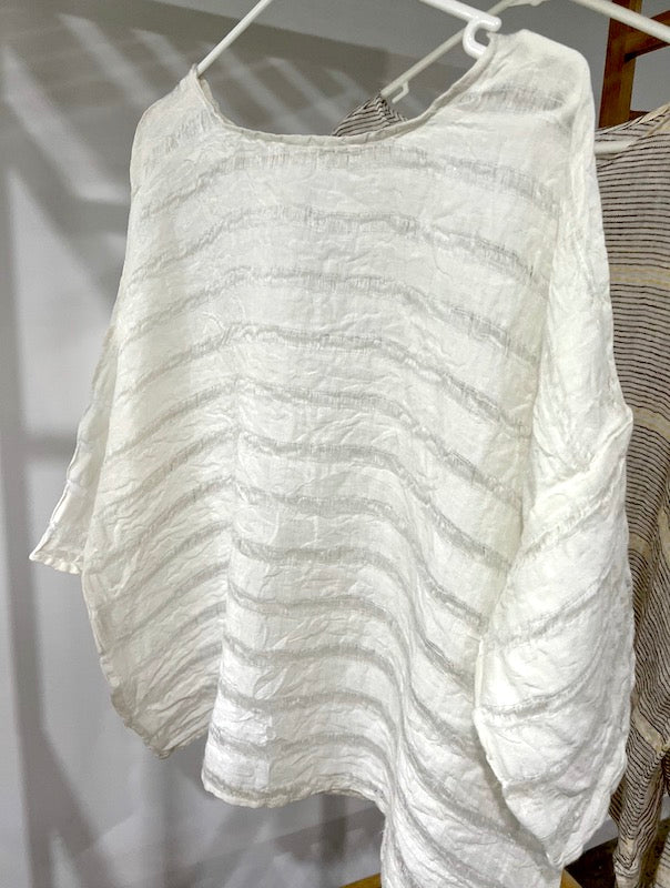 Estilo Emporio Tao Top - LUXAMORE -Tops-Estilo Emporio Tao Top This flattering top features a relaxed slightly cropped style perfect for layering. Shop Estilo Emporio Linen Tops at Luxamore.