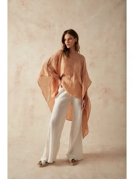 Woman Wearing Exclusive: Estilo Emporio Parla Top - Papagallo Oro - Tops LUXAMORE