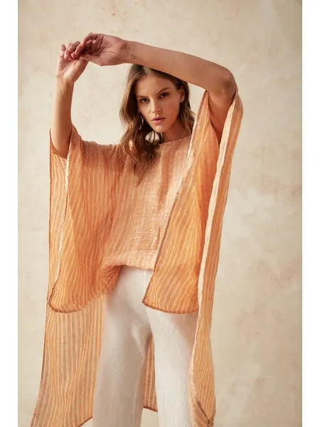 Woman Wearing Exclusive: Estilo Emporio Parla Top - Papagallo Oro - Tops LUXAMORE