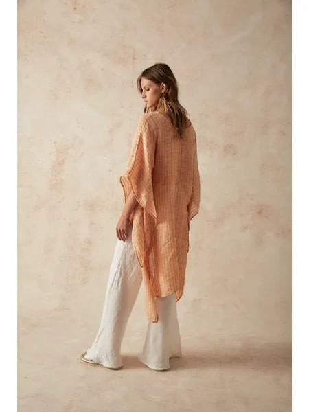 Woman Wearing Exclusive: Estilo Emporio Parla Top - Papagallo Oro - Tops LUXAMORE