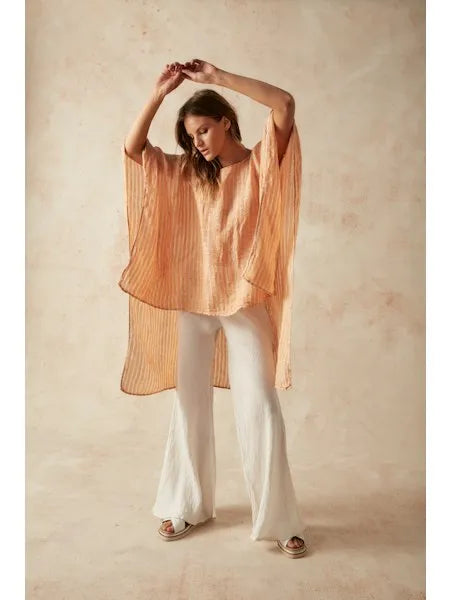 Woman Wearing Exclusive: Estilo Emporio Parla Top - Papagallo Oro - Tops LUXAMORE