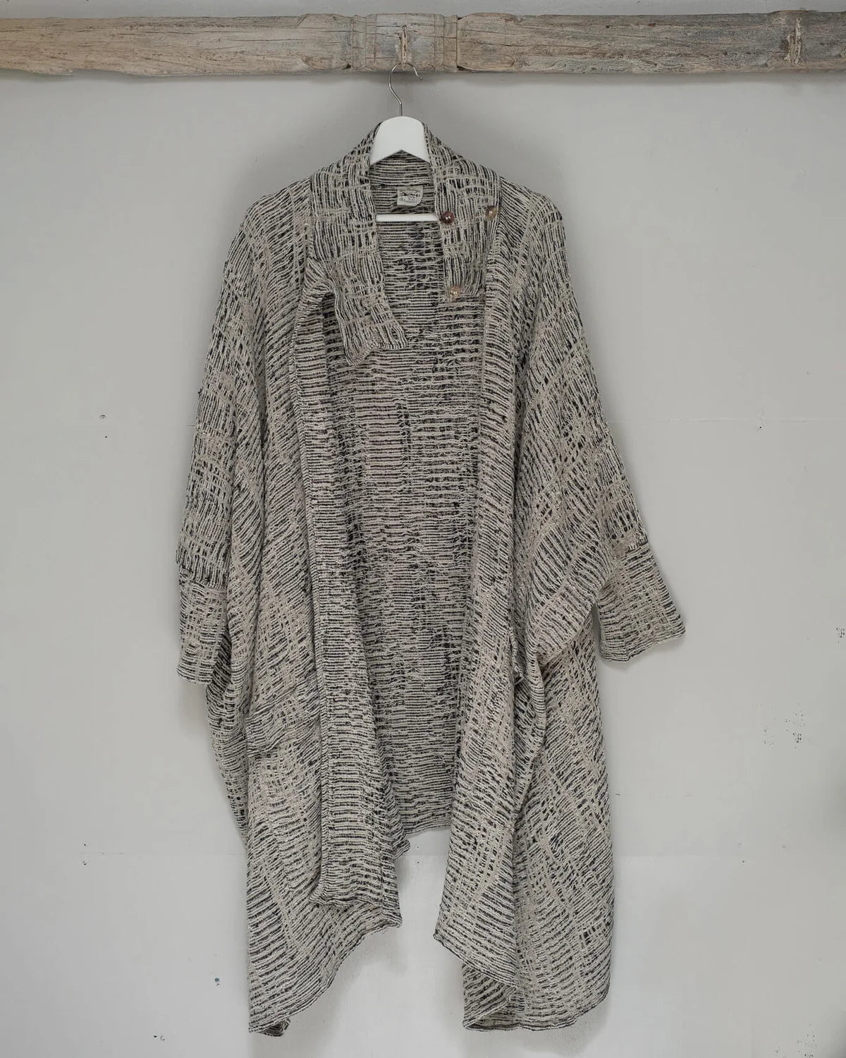 La Bottega di Brunella Cape Mantella Paloma - Sangria - LUXAMORE -Coat-La Bottega di Brunella Maglia Europa Fossil - Campagna linen top garments, designed and handcrafted in Italy. Shop La Bottega di Brunella Linen Tops at Luxamore