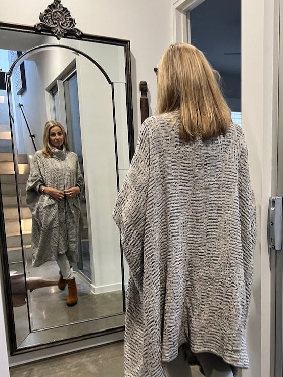 La Bottega di Brunella Cape Mantella Paloma - Sangria - LUXAMORE -Coat-La Bottega di Brunella Maglia Europa Fossil - Campagna linen top garments, designed and handcrafted in Italy. Shop La Bottega di Brunella Linen Tops at Luxamore