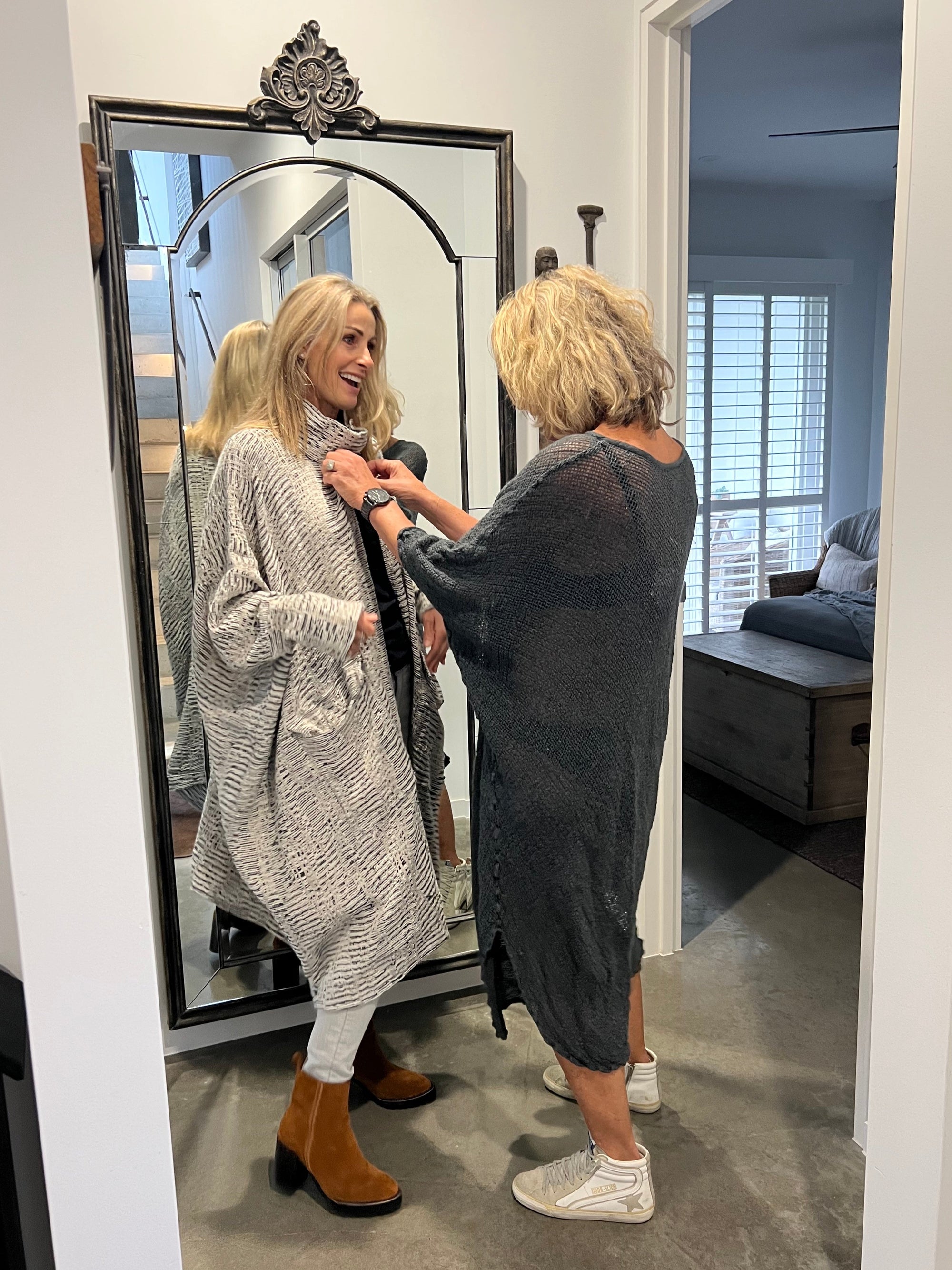 La Bottega di Brunella Cape Mantella Paloma - Sangria - LUXAMORE -Coat-La Bottega di Brunella Maglia Europa Fossil - Campagna linen top garments, designed and handcrafted in Italy. Shop La Bottega di Brunella Linen Tops at Luxamore