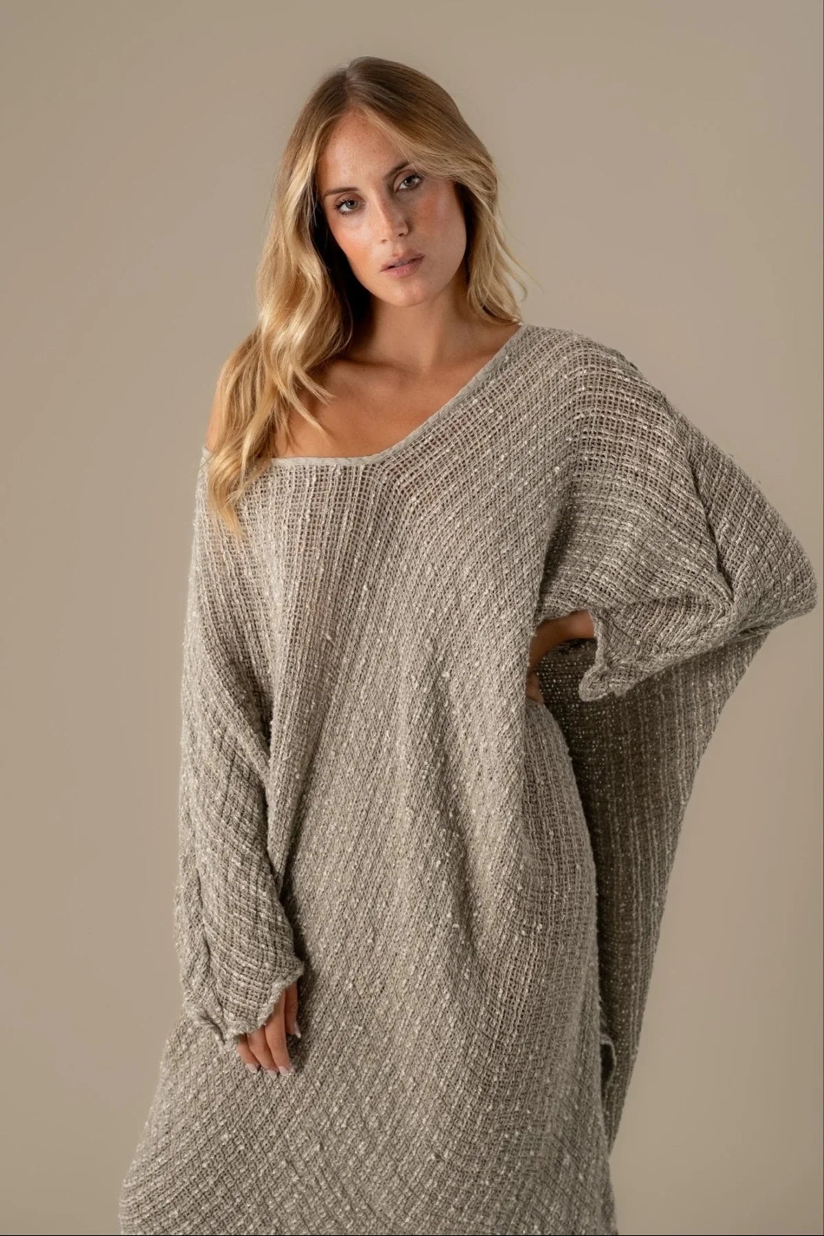 Person wearing La Bottega di Brunella Linen Dress VESTITO FAUSTA - Campagna Luxor linen dress LUXAMORE 