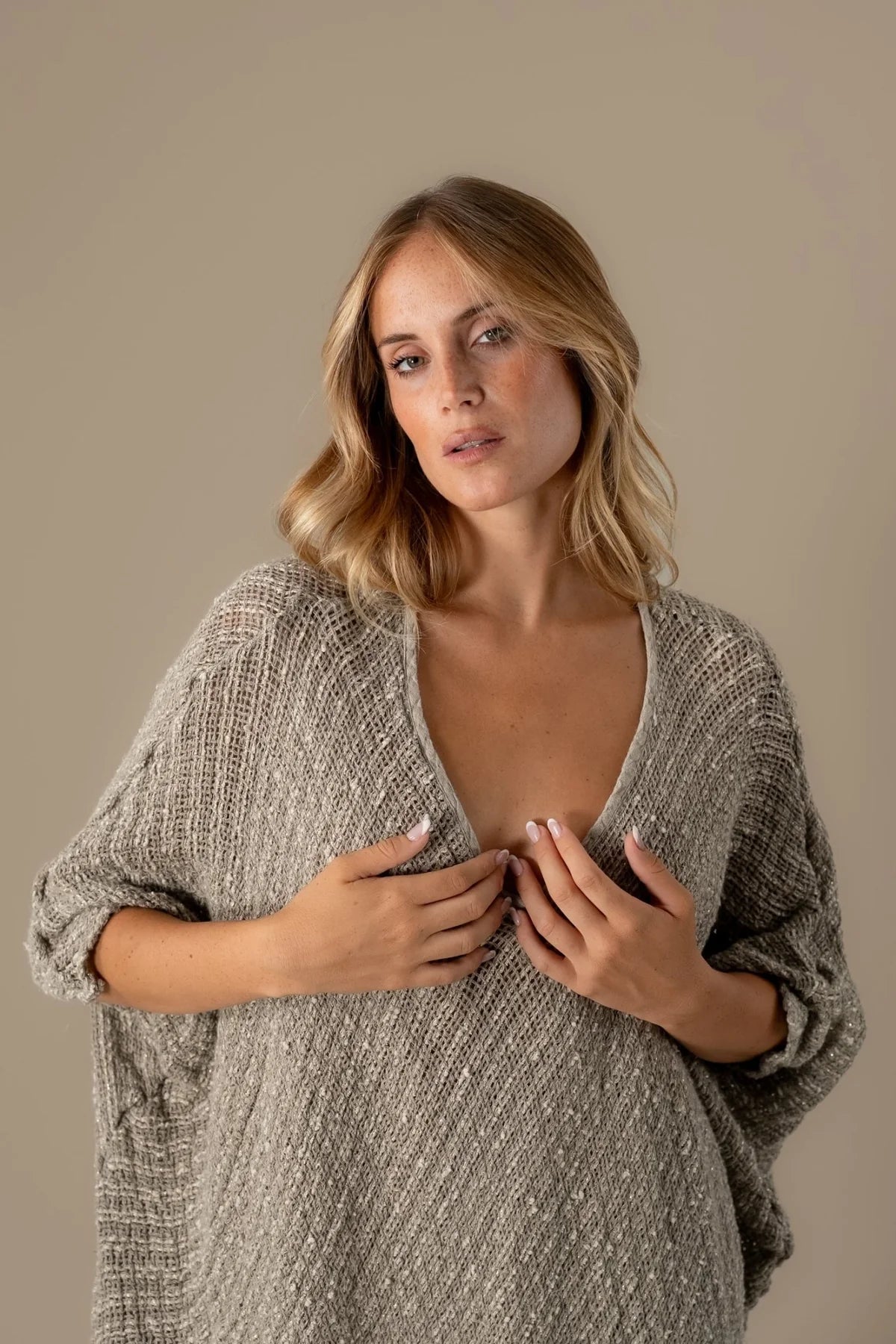 Person wearing La Bottega di Brunella Linen Dress VESTITO FAUSTA - Campagna Luxor linen dress LUXAMORE 