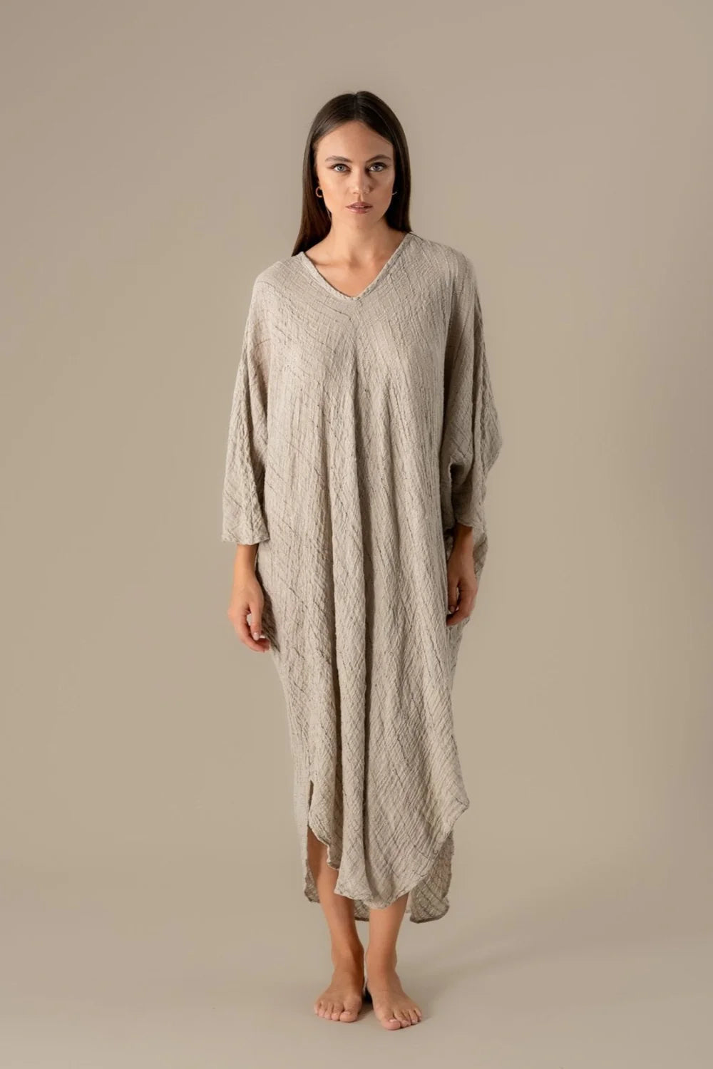 Woman Wearing La Bottega di Brunella Linen Dress VESTITO FAUSTA - Garza Egitto linen dress LUXAMORE 