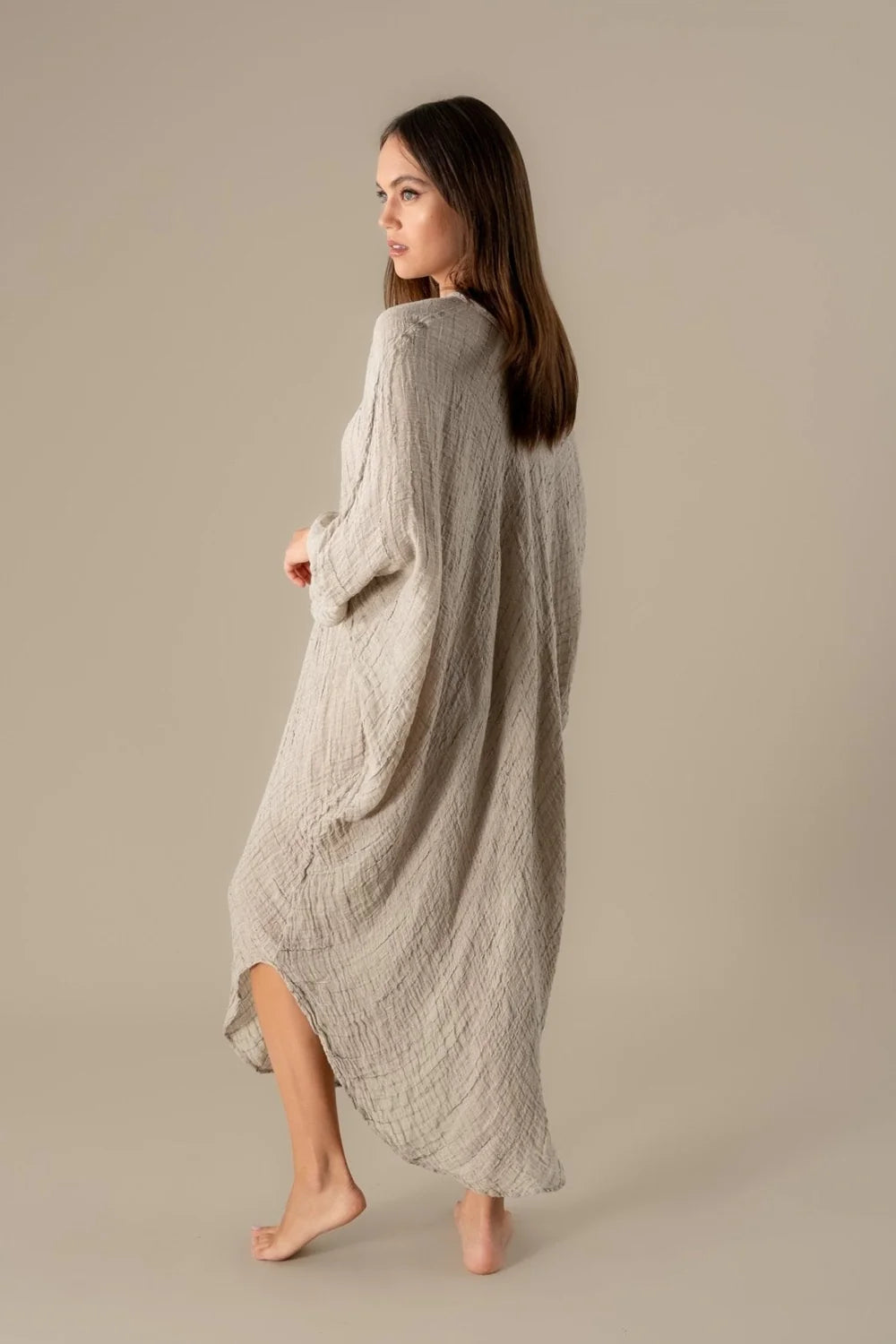 Woman Wearing La Bottega di Brunella Linen Dress VESTITO FAUSTA - Garza Egitto linen dress LUXAMORE 