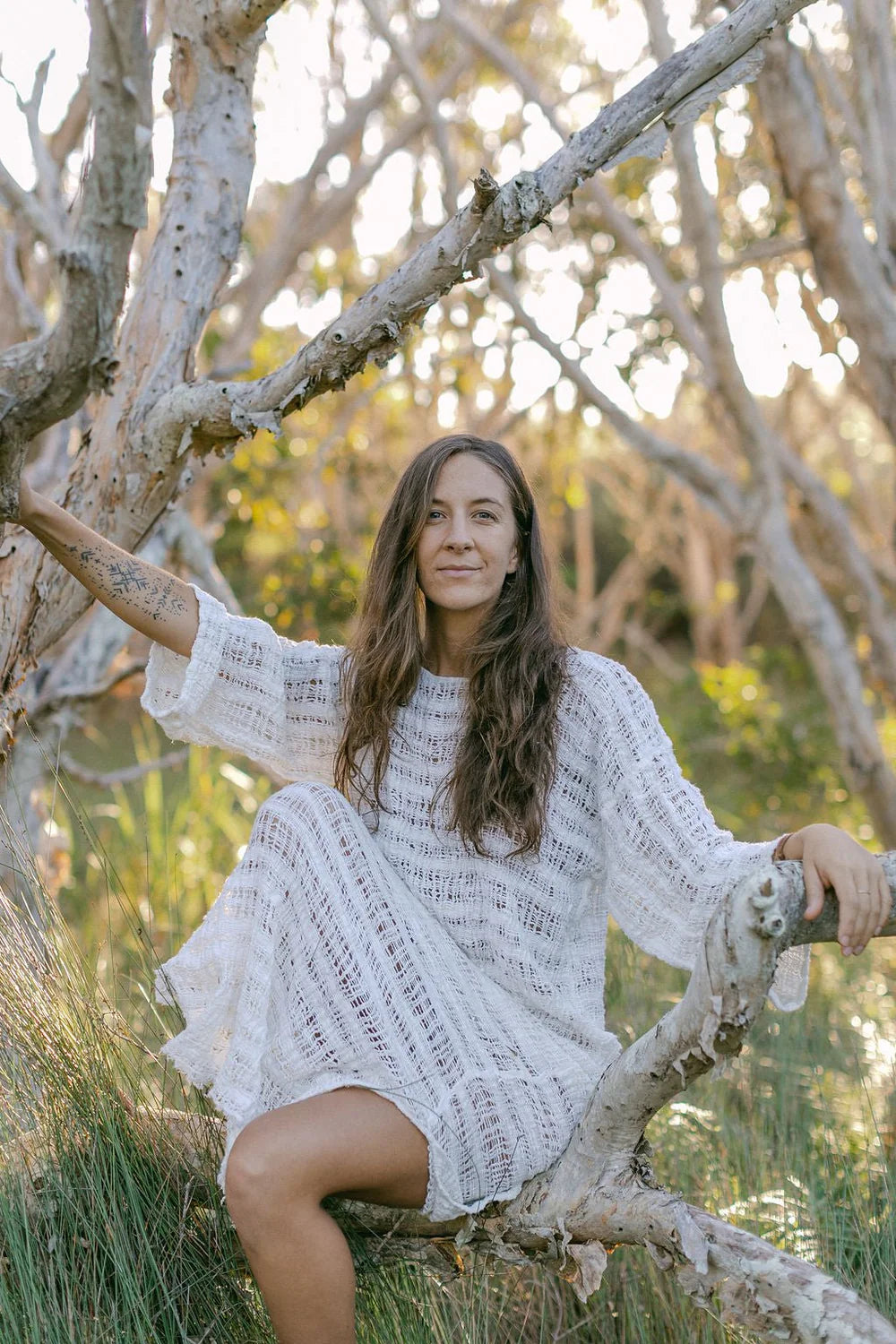 Woman Wearing La Bottega di Brunella Linen Dress VESTITO GALASSIA - Rete Galaxy Mesh linen dress LUXAMORE 