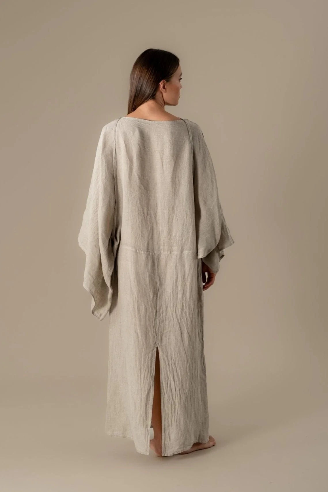 Woman Wearing La Bottega di Brunella Linen Dress VESTITO MOSE&#39; - Battista linen dress LUXAMORE 