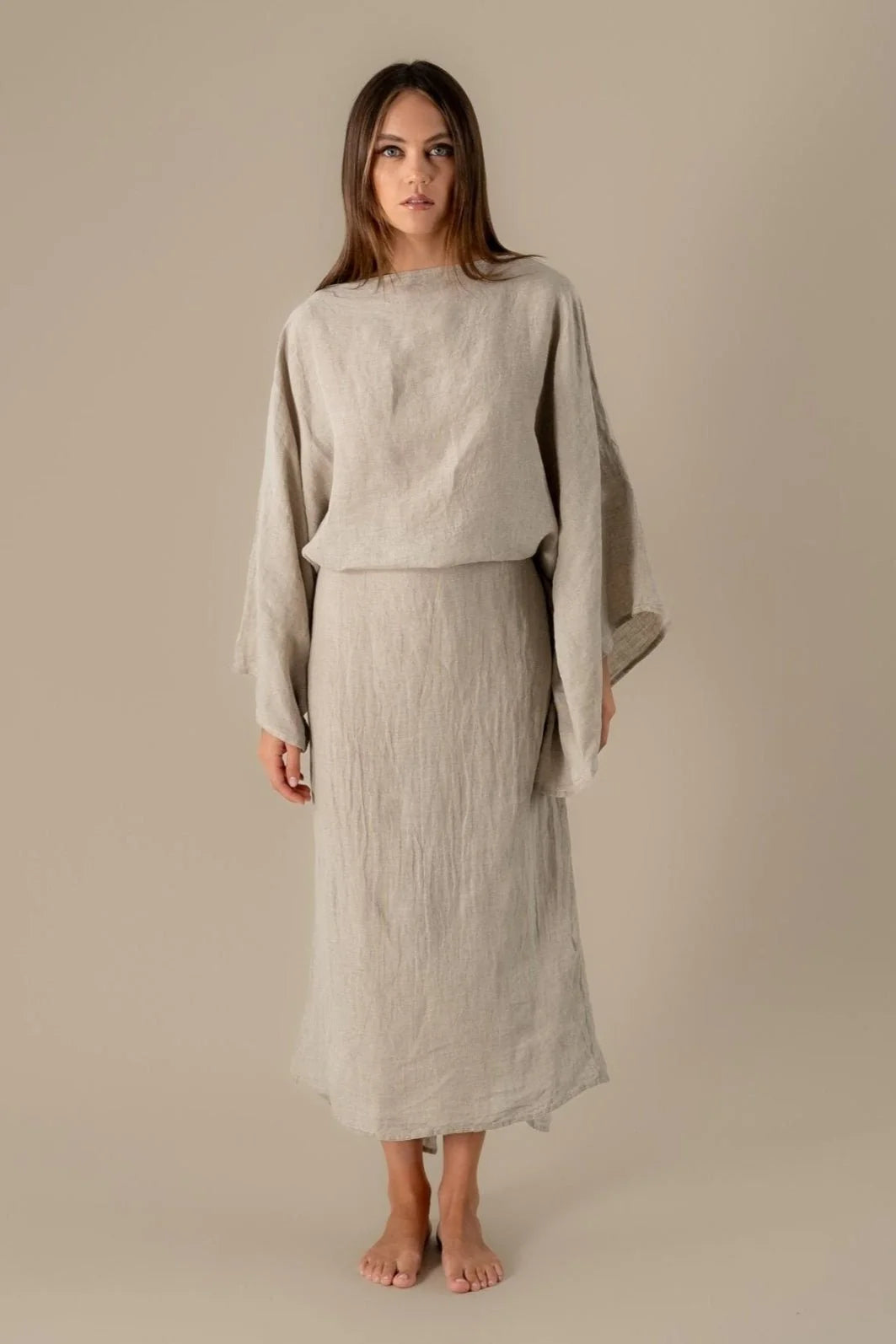 Woman Wearing La Bottega di Brunella Linen Dress VESTITO MOSE&#39; - Battista linen dress LUXAMORE 