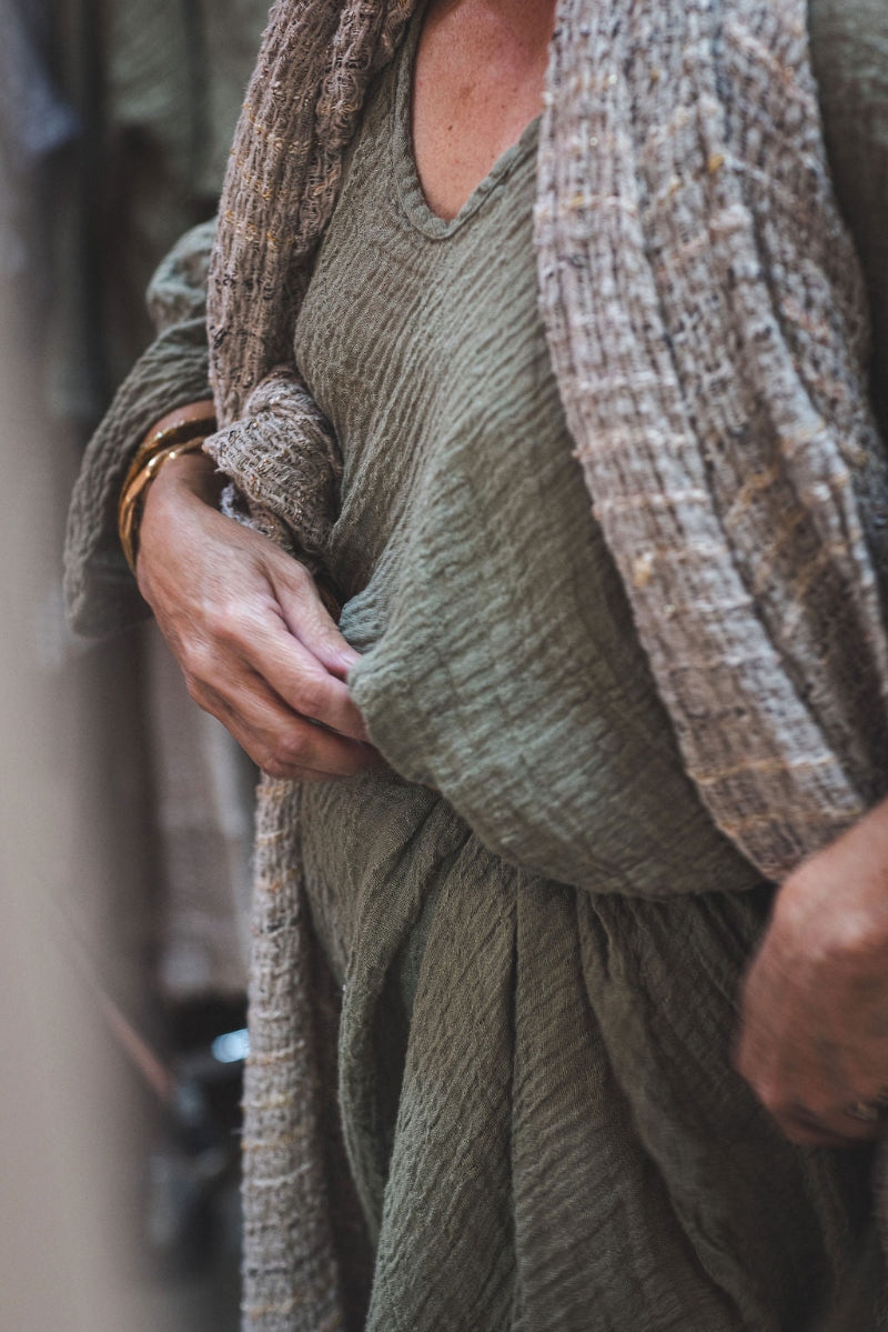 women wearing La Bottega di Brunella Linen Dress Vestito Fausta Garzata - Fossil Dress LUXAMORE 