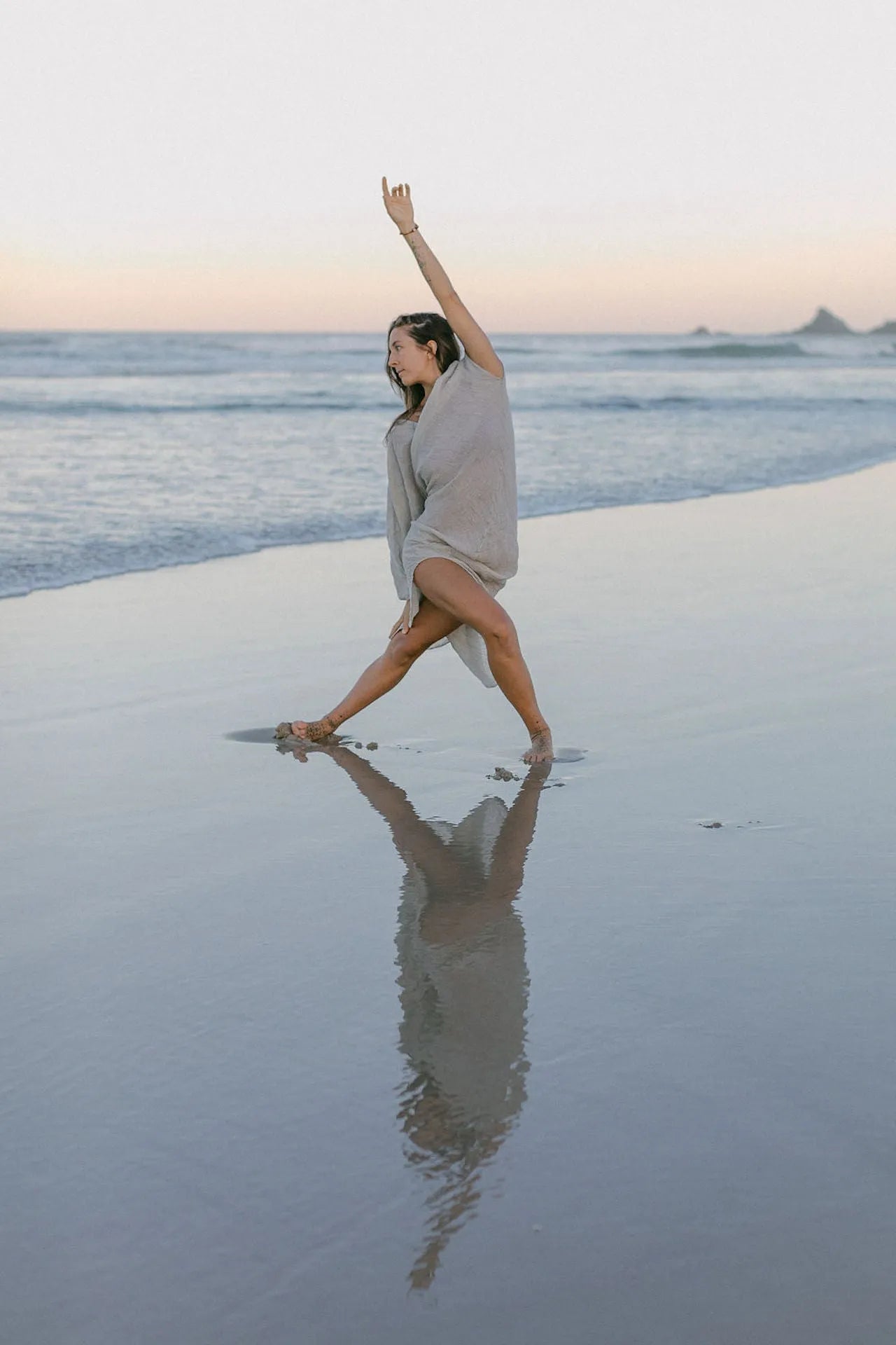 Woman Wearing La Bottega di Brunella Linen Dress Vestito Fausta Garzata - Natural - Dress LUXAMORE