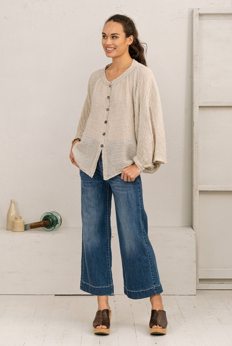 La Bottega di Brunella Top Camicia Zolla - Garzata Nero - LUXAMORE -Tops-La Bottega di Brunella Camicia Zolla – Nero handcrafted linen tops made in Italy. Ethically woven with natural fibers. Explore La Bottega di Brunella’s linen tops.