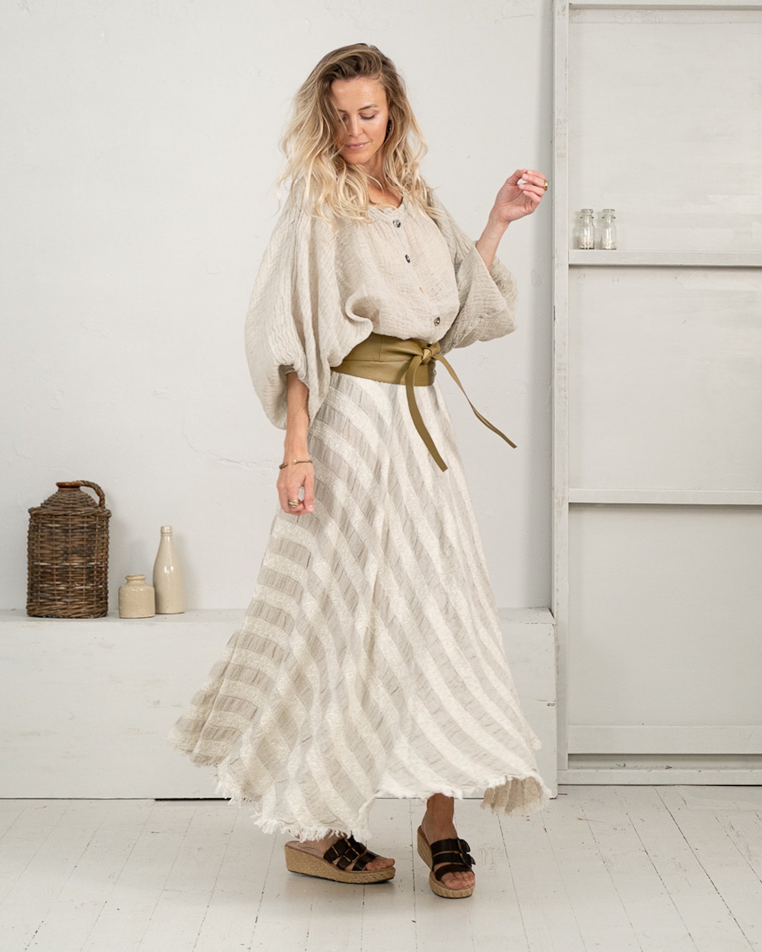 La Bottega di Brunella Top Camicia Zolla - Garzata Nero - LUXAMORE -Tops-La Bottega di Brunella Camicia Zolla – Nero handcrafted linen tops made in Italy. Ethically woven with natural fibers. Explore La Bottega di Brunella’s linen tops.