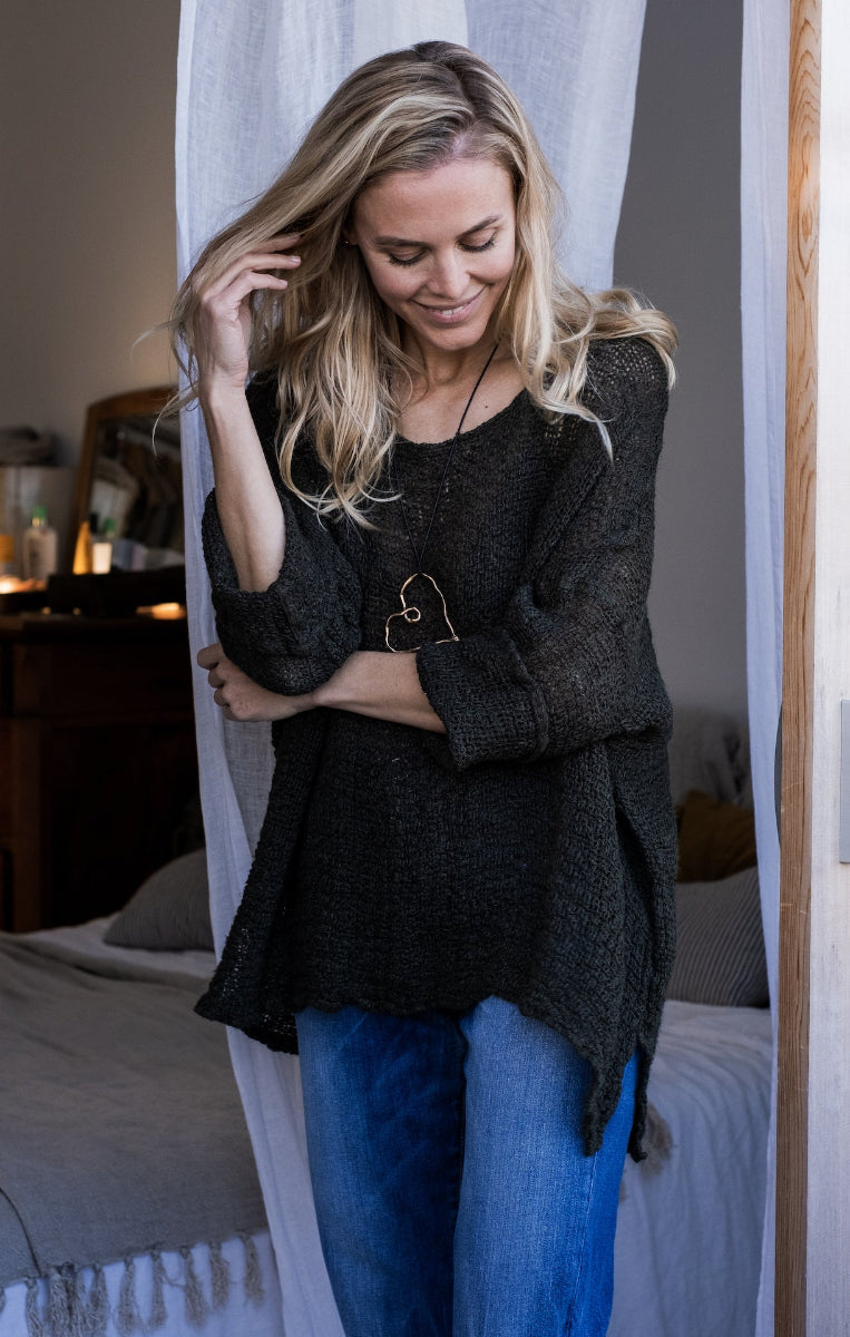 La Bottega di Brunella Top Maglia Bonta - Campagna Nero - LUXAMORE -Tops-La Bottega di Brunella Maglia Bontà – Nero handcrafted linen tops made in Italy. Ethically woven with natural fibers. Explore La Bottega di Brunella’s linen tops.