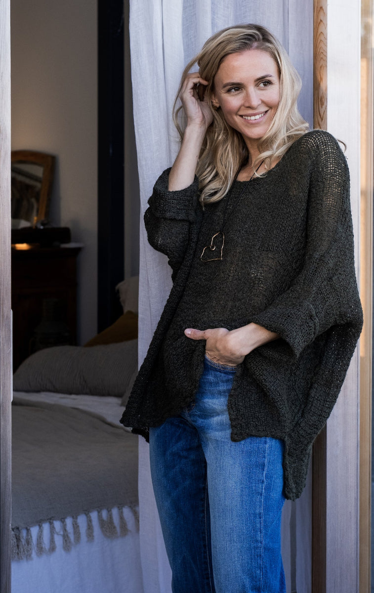La Bottega di Brunella Top Maglia Bonta - Campagna Nero - LUXAMORE -Tops-La Bottega di Brunella Maglia Bontà – Nero handcrafted linen tops made in Italy. Ethically woven with natural fibers. Explore La Bottega di Brunella’s linen tops.
