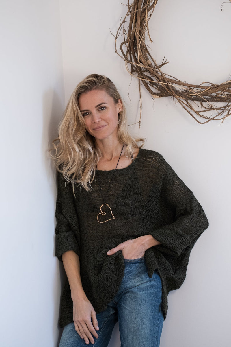 La Bottega di Brunella Top Maglia Bonta - Campagna Nero - LUXAMORE -Tops-La Bottega di Brunella Maglia Bontà – Nero handcrafted linen tops made in Italy. Ethically woven with natural fibers. Explore La Bottega di Brunella’s linen tops.