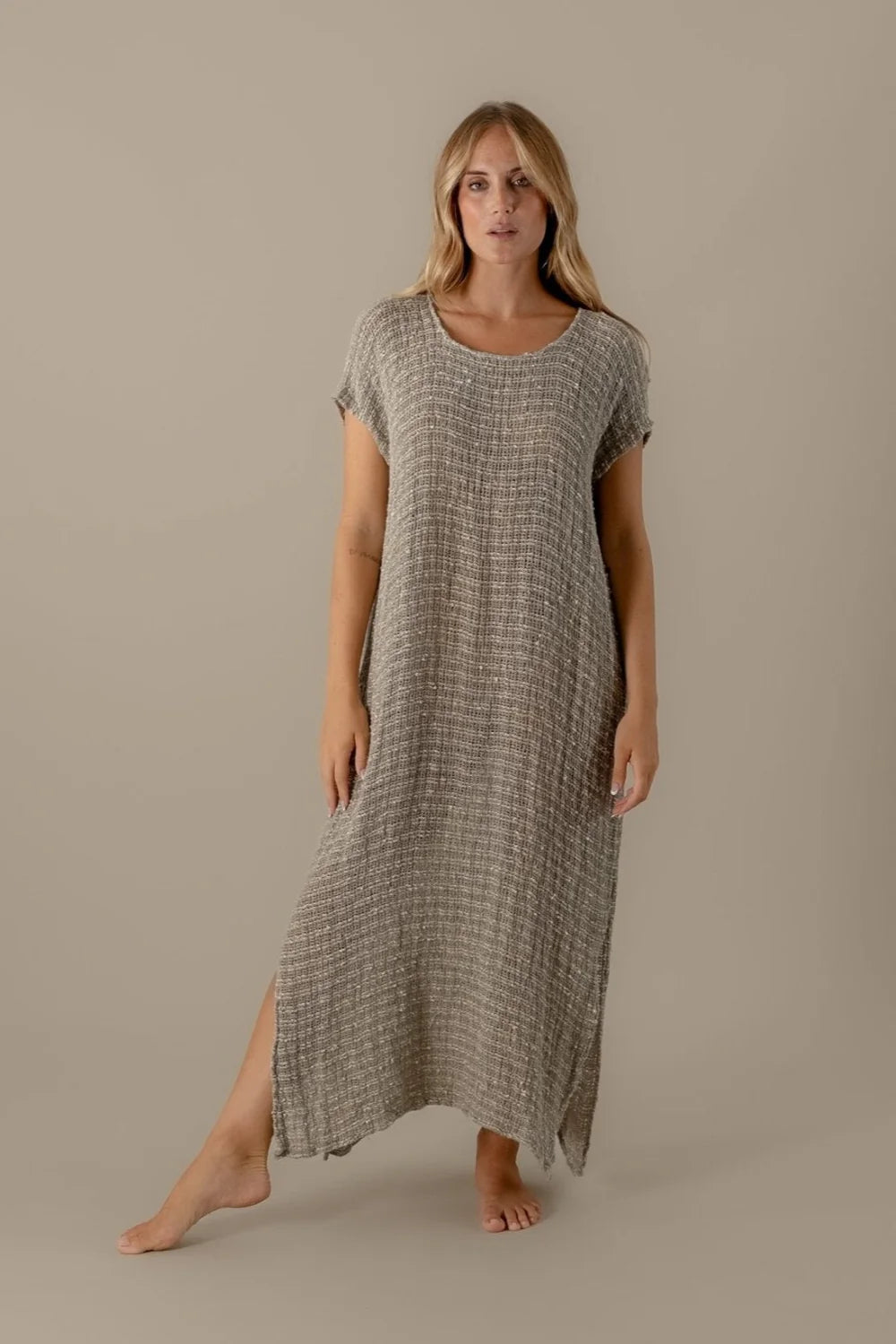 Woman Wearing La Bottega di Brunella VESTITO ICARO - Camp. Luxaor linen dress LUXAMORE 