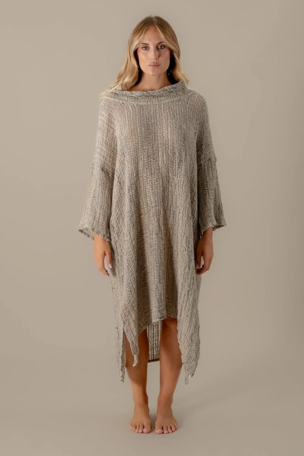 Woman Wearing La Bottega di Brunella VESTITO ICARO - Michelangelo linen dress LUXAMORE 