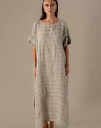 Woman Wearing La Bottega di Brunella VESTITO WOW - Riga Luxor linen dress LUXAMORE 