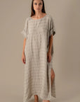 Woman Wearing La Bottega di Brunella VESTITO WOW - Riga Luxor linen dress LUXAMORE 