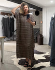 Woman Wearing La Bottega di Brunella VESTITO WOW - Riga Luxor linen dress LUXAMORE 
