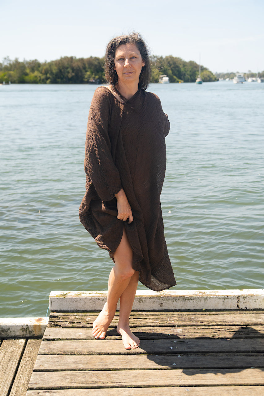 Woman Wearing La Bottega di Brunella Linen Dress Fausta Garzata - Chocolate - Dress LUXAMORE