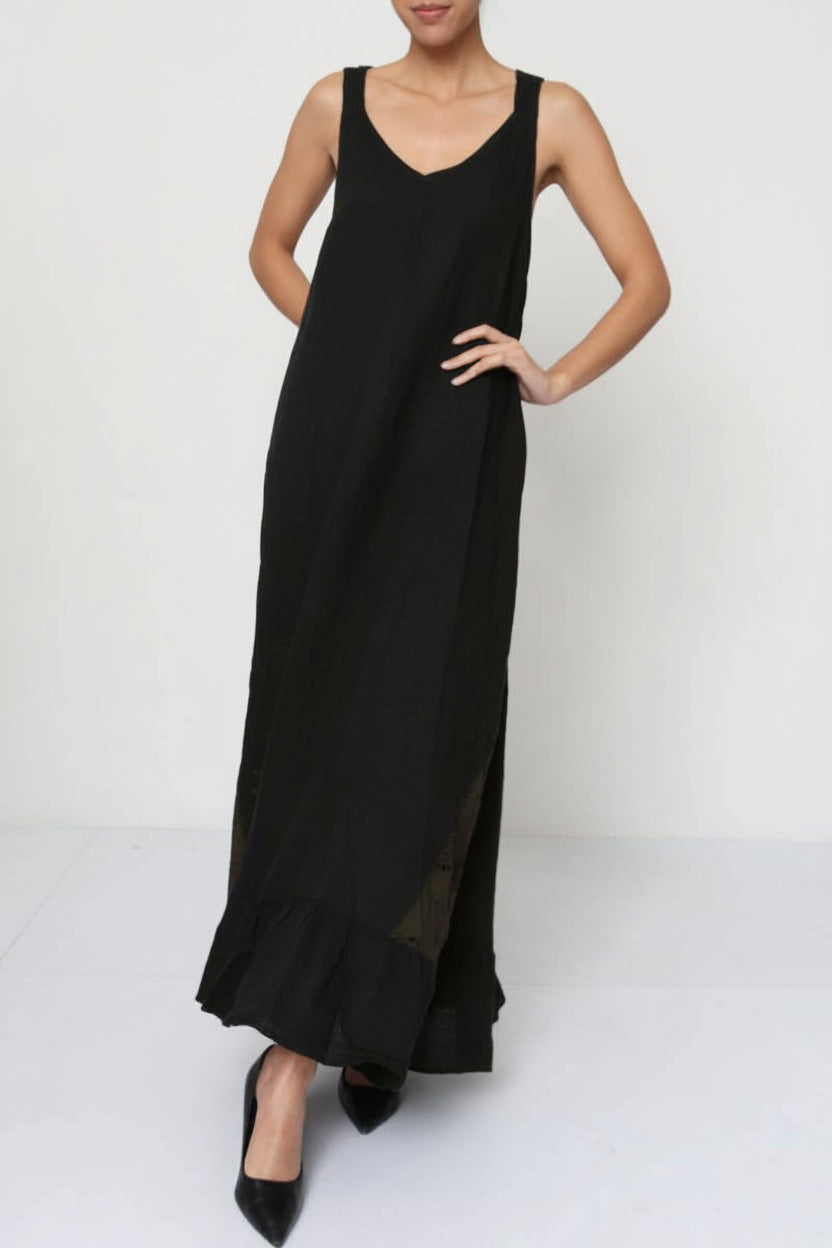 woman wearing Linen Dress Black Maxi Lace Back Made in Italy LUXAMORE 