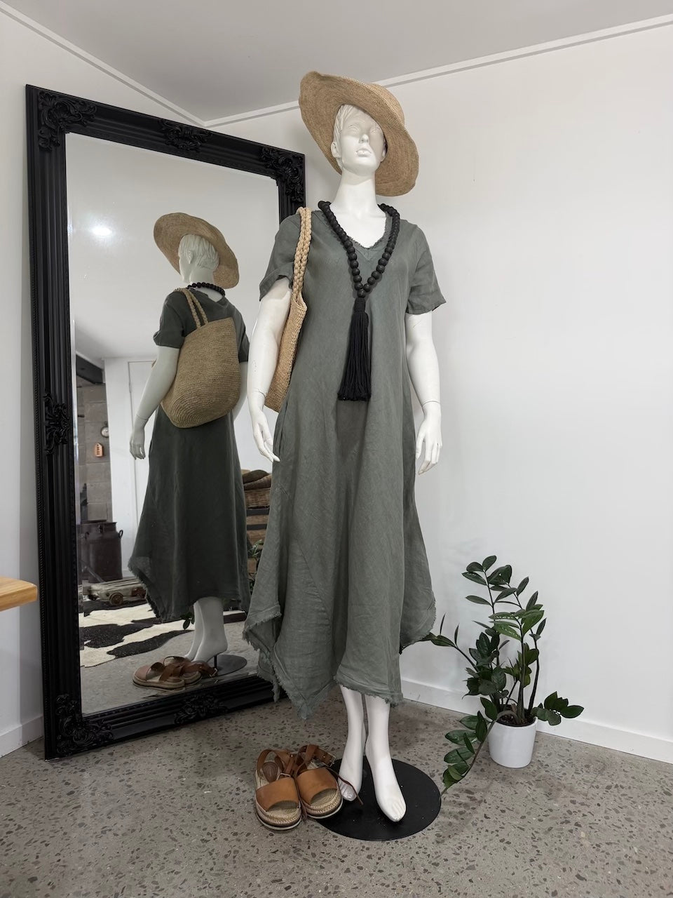 Mannequin Modelling Linen Dress Maxi Bias Cut Made in Italy - Khaki - One size - Dress LUXAMORE