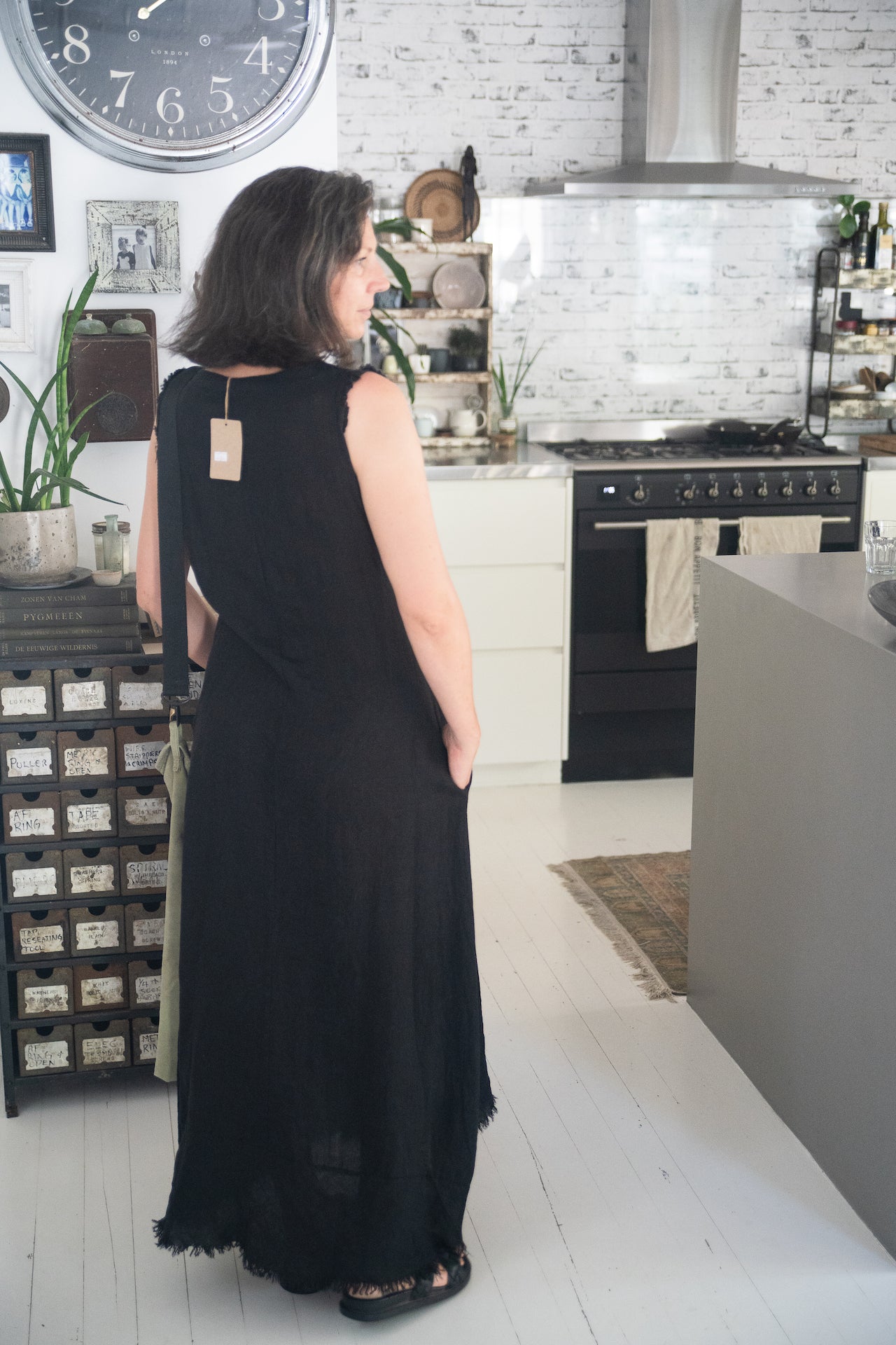 Woman Wearing Linen Dress Sleeveless Raw Edge, Maxi Made in Italy Black - Dress LUXAMORE