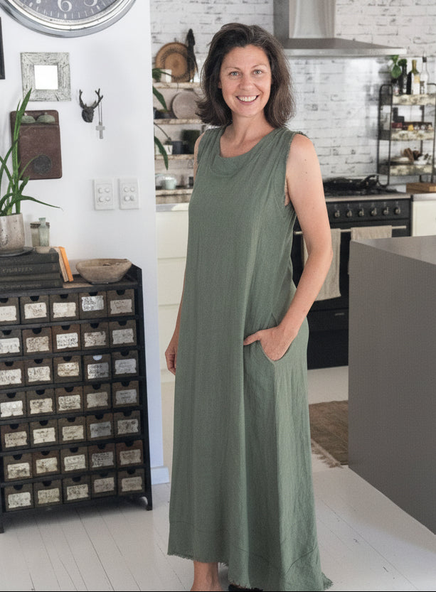 Woman Wearing Linen Dress Sleeveless Raw Edge, Maxi Made in Italy Khaki - Dress LUXAMORE
