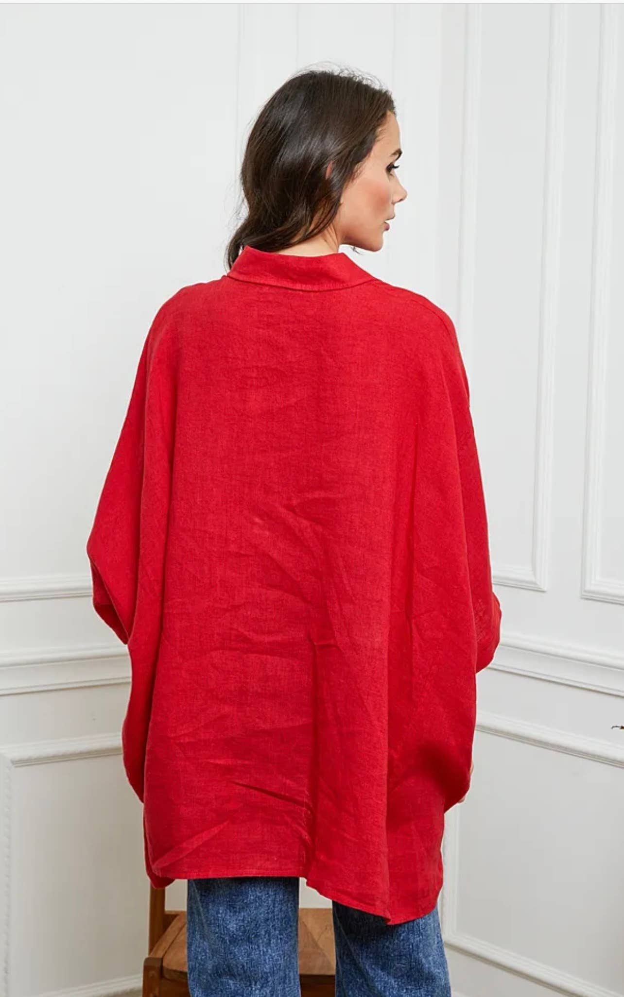 Linen Shirt Relaxed Oversized Button Front Pockets made in Italy Black worn by model in natural setting LUXAMORE 