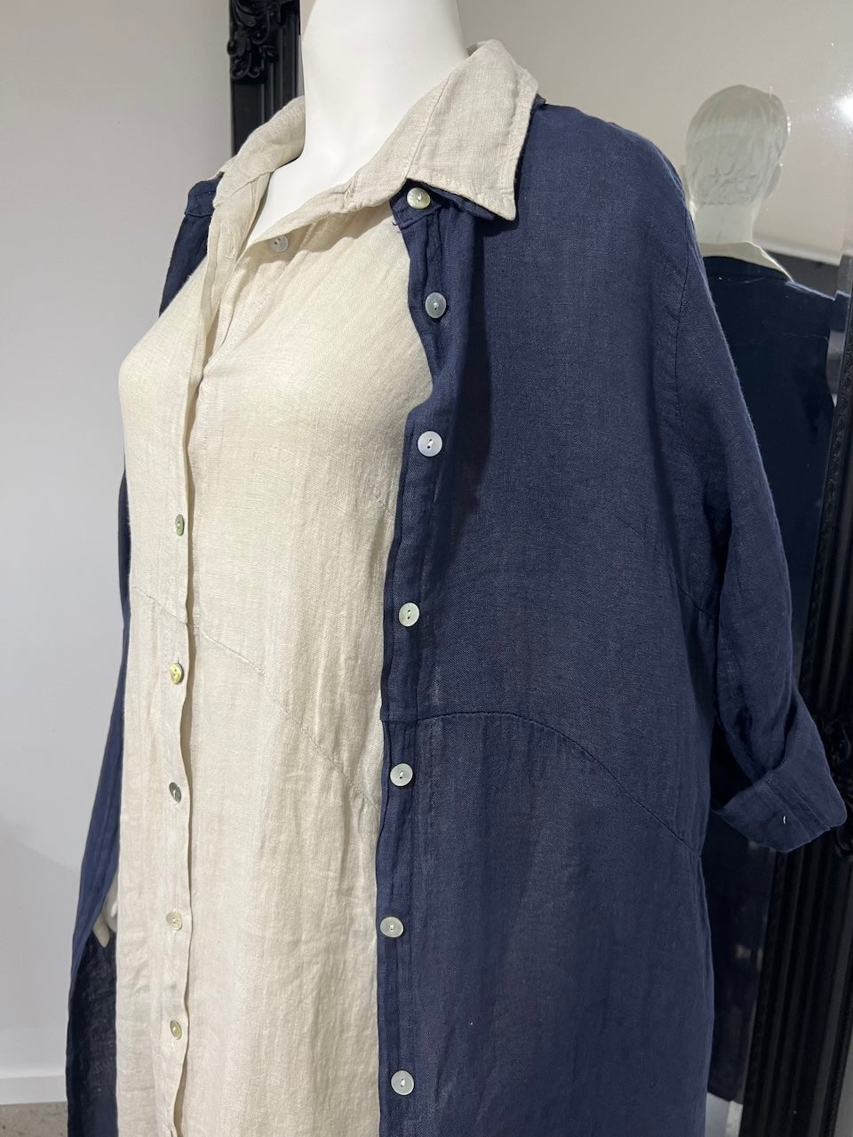 Woman Wearing Linen Shirtdress, Button-Up, Maxi Made in Italy Navy - Dress LUXAMORE