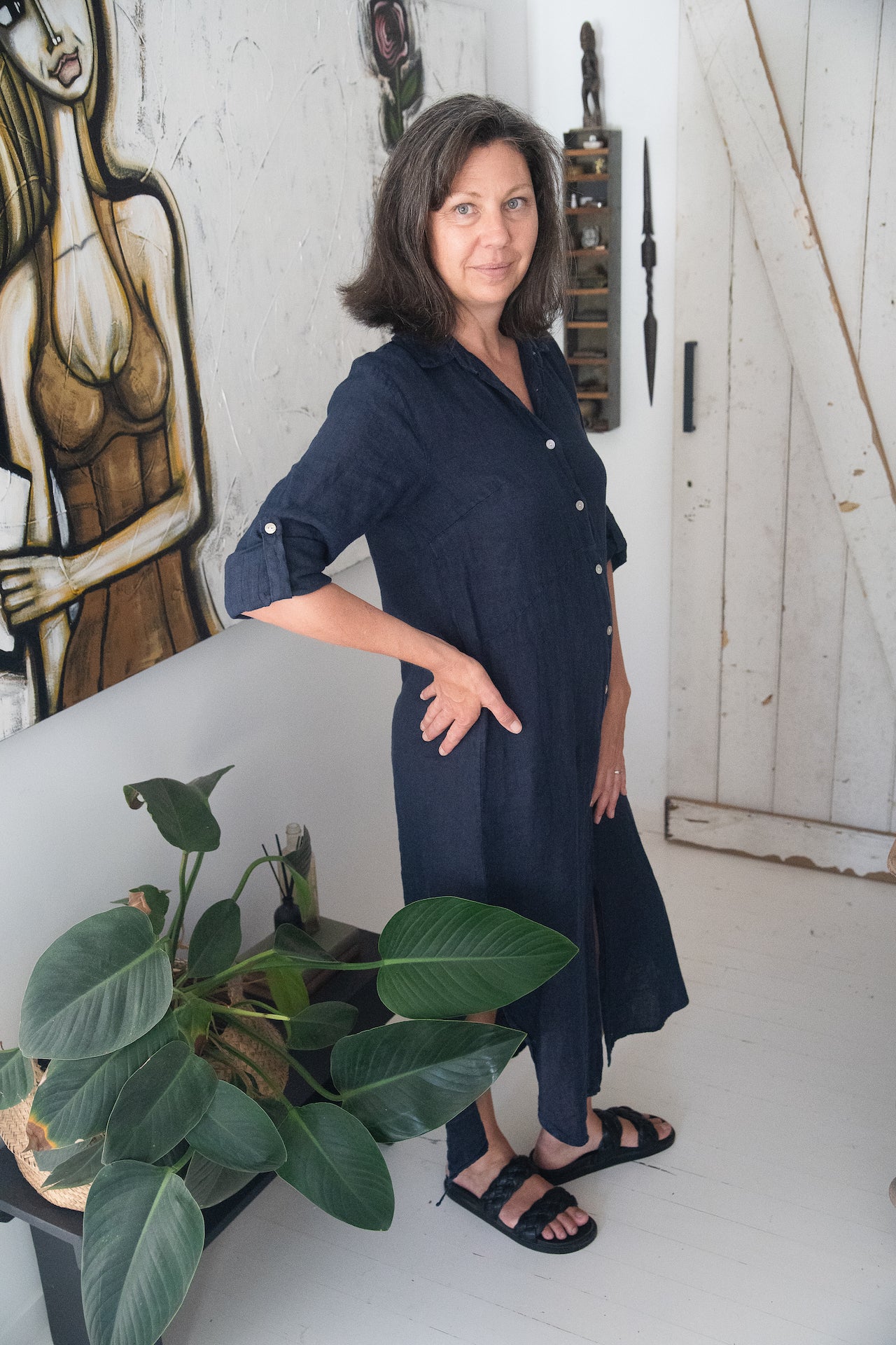 Woman Wearing Linen Shirtdress, Button-Up, Maxi Made in Italy Navy - Dress LUXAMORE