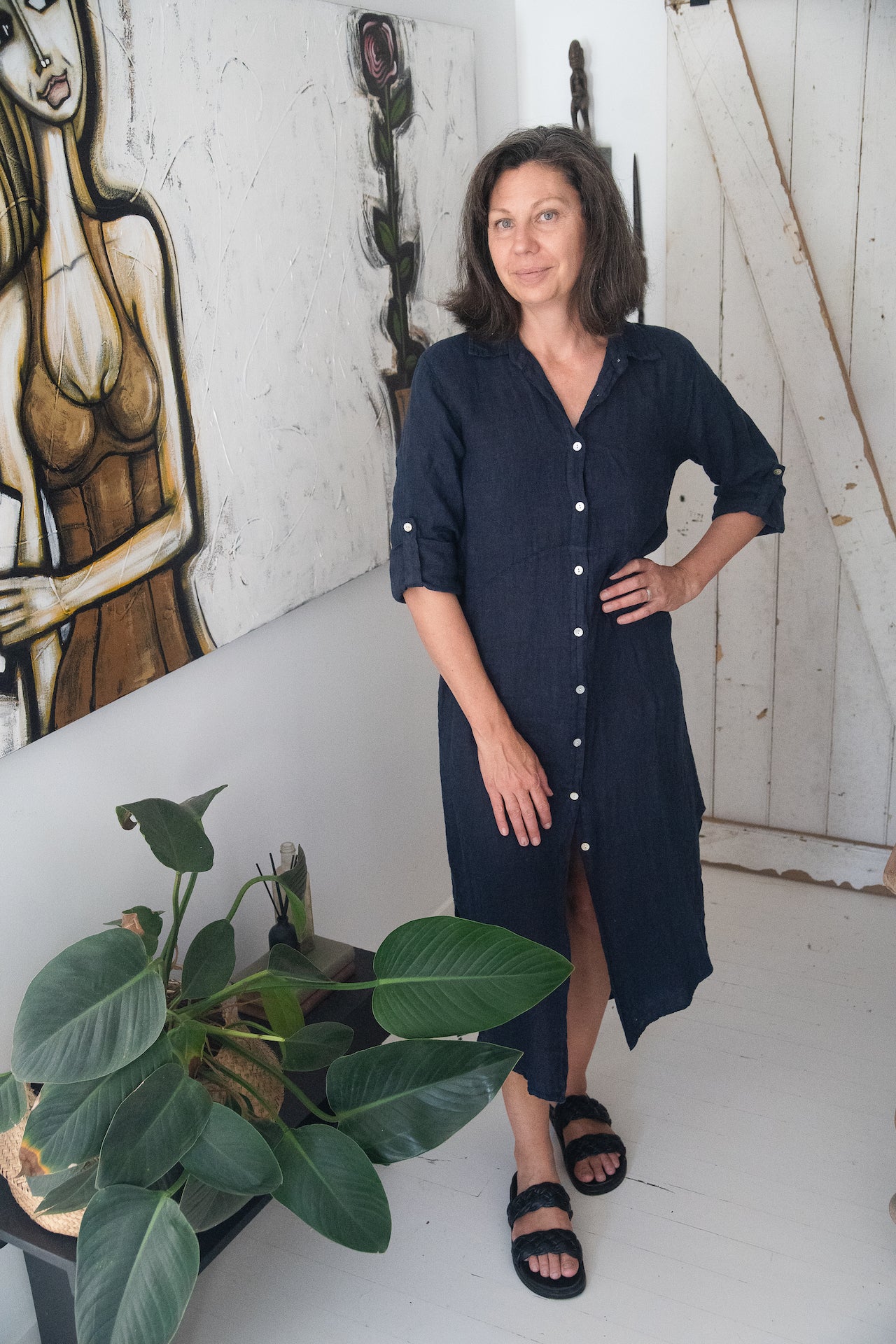 Woman Wearing Linen Shirtdress, Button-Up, Maxi Made in Italy Navy - Dress LUXAMORE