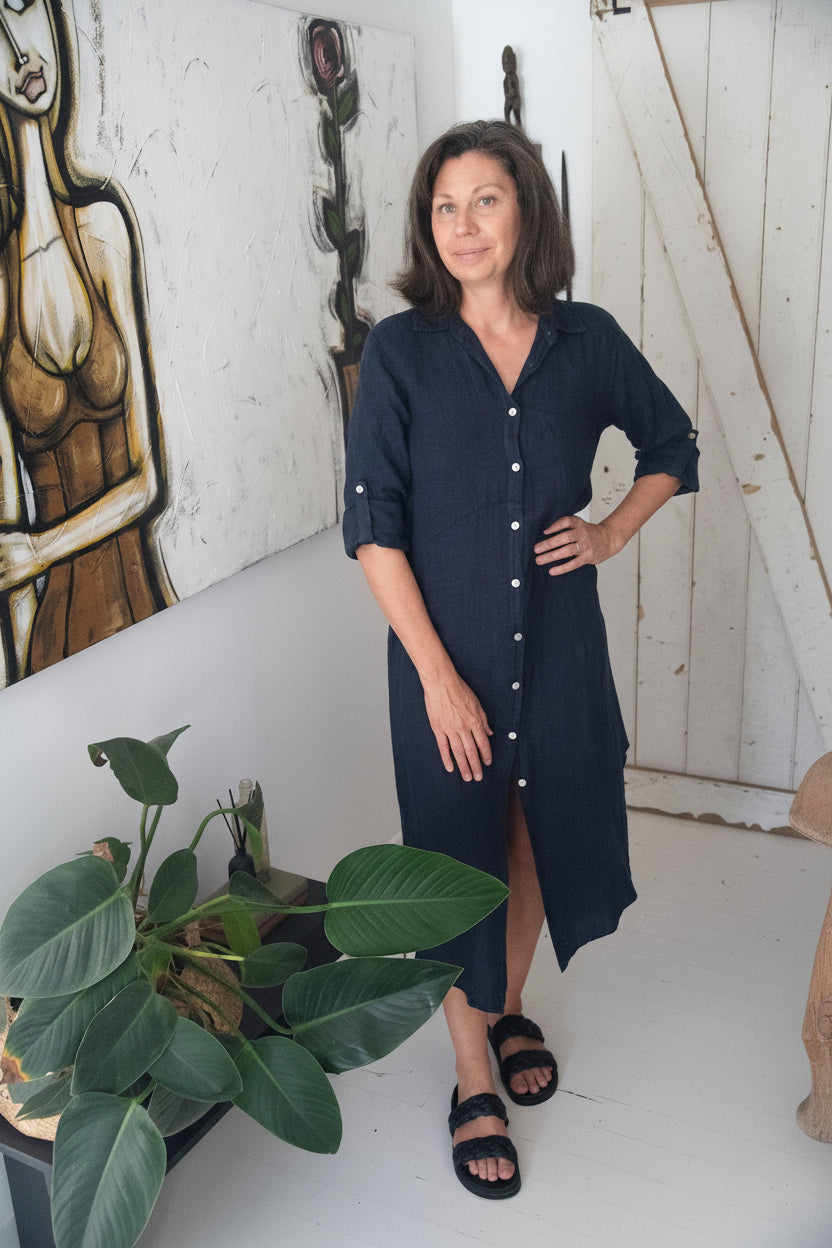 Woman Wearing Linen Shirtdress, Button-Up, Maxi Made in Italy Navy - Dress LUXAMORE