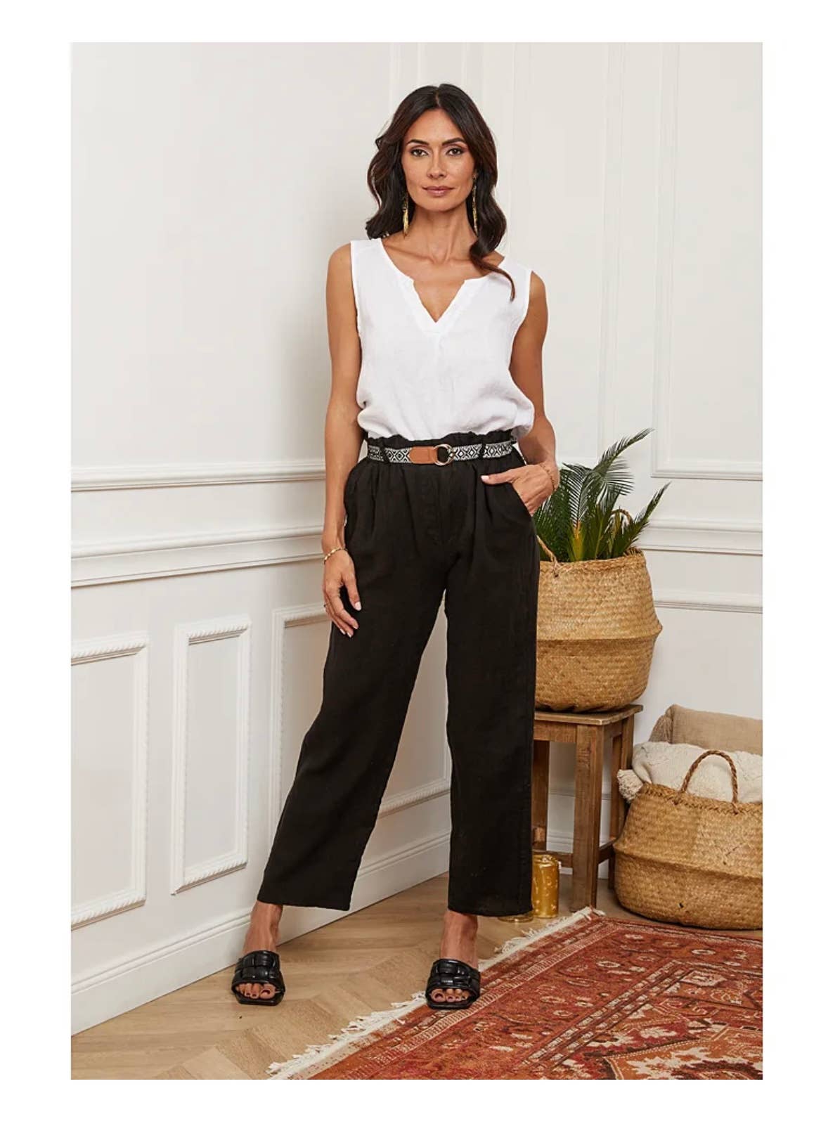 woman wearing Linen Tank Top Made in Italy LUXAMORE 