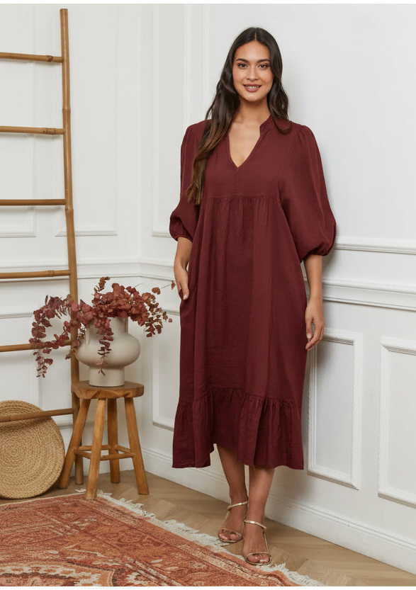 Linen dress balloon sleeve bordeaux worn by woman