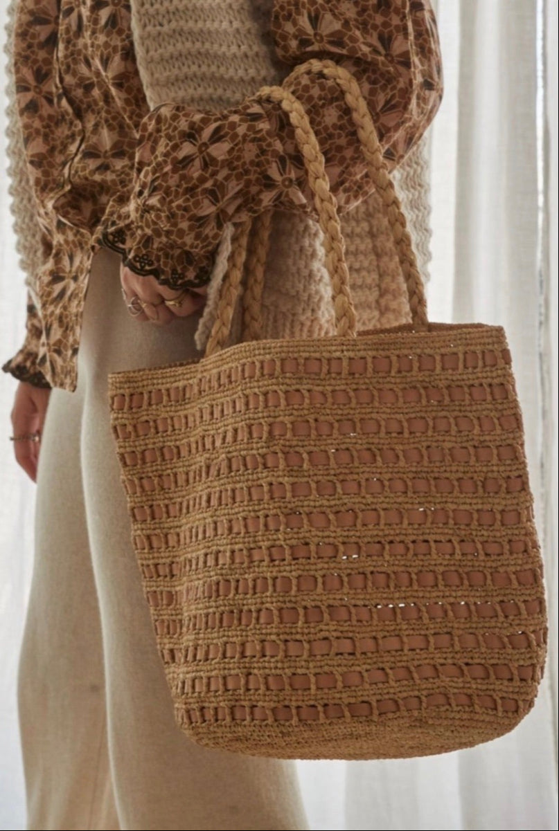 Woman Wearing Made in Mada Bag Vony - Bag LUXAMORE
