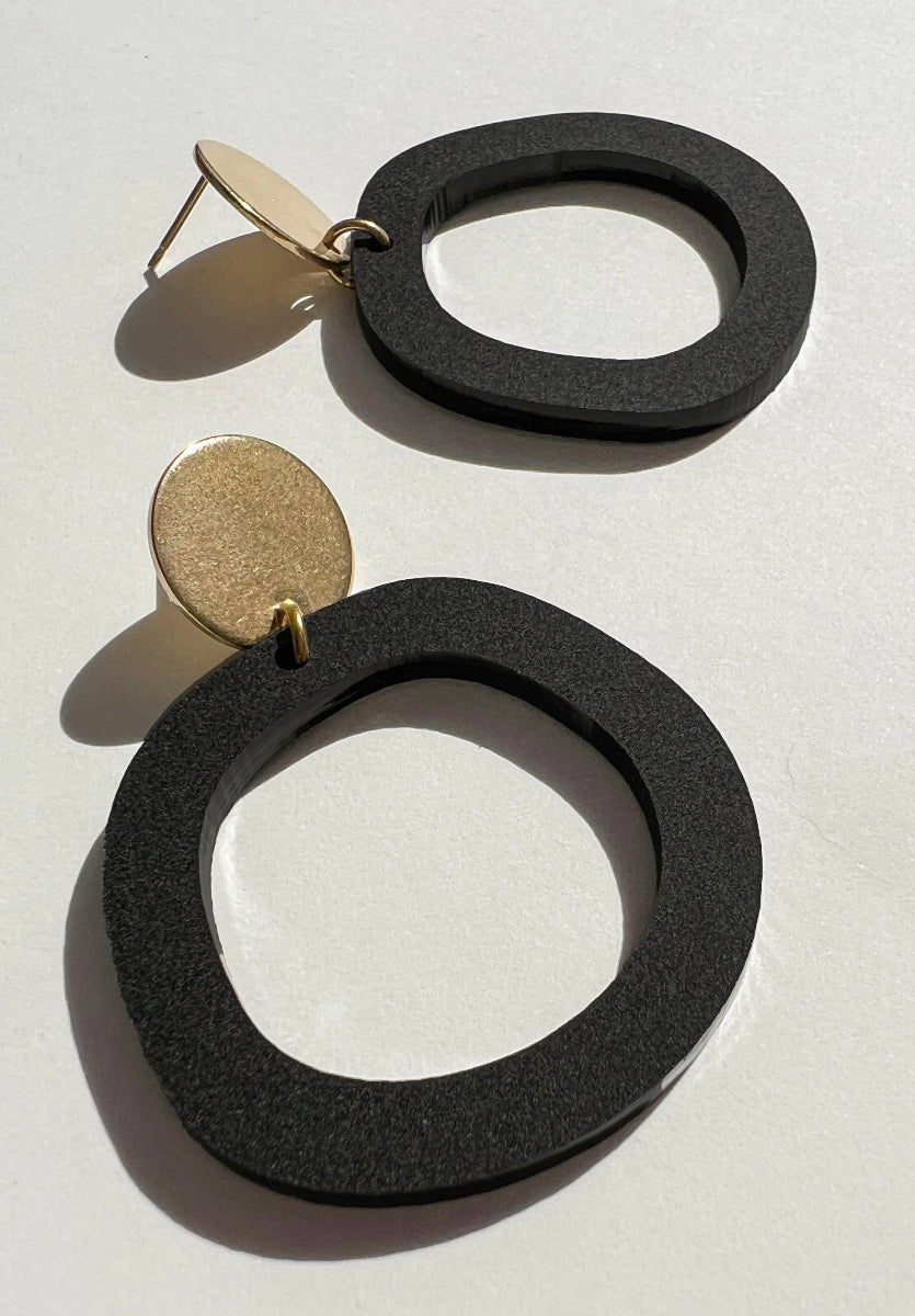 Woman Wearing Mingled Charlie Black Statement Earrings - Earings LUXAMORE