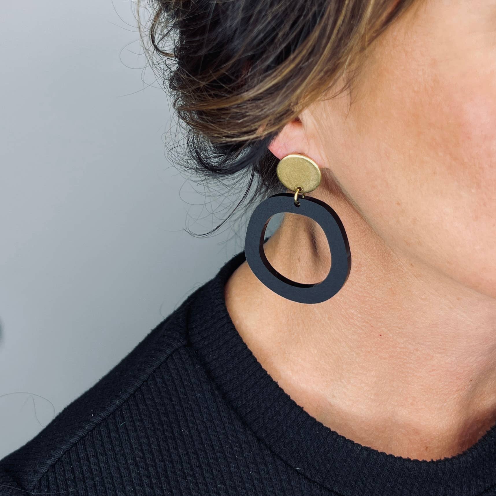 Woman Wearing Mingled Charlie Black Statement Earrings - Earings LUXAMORE