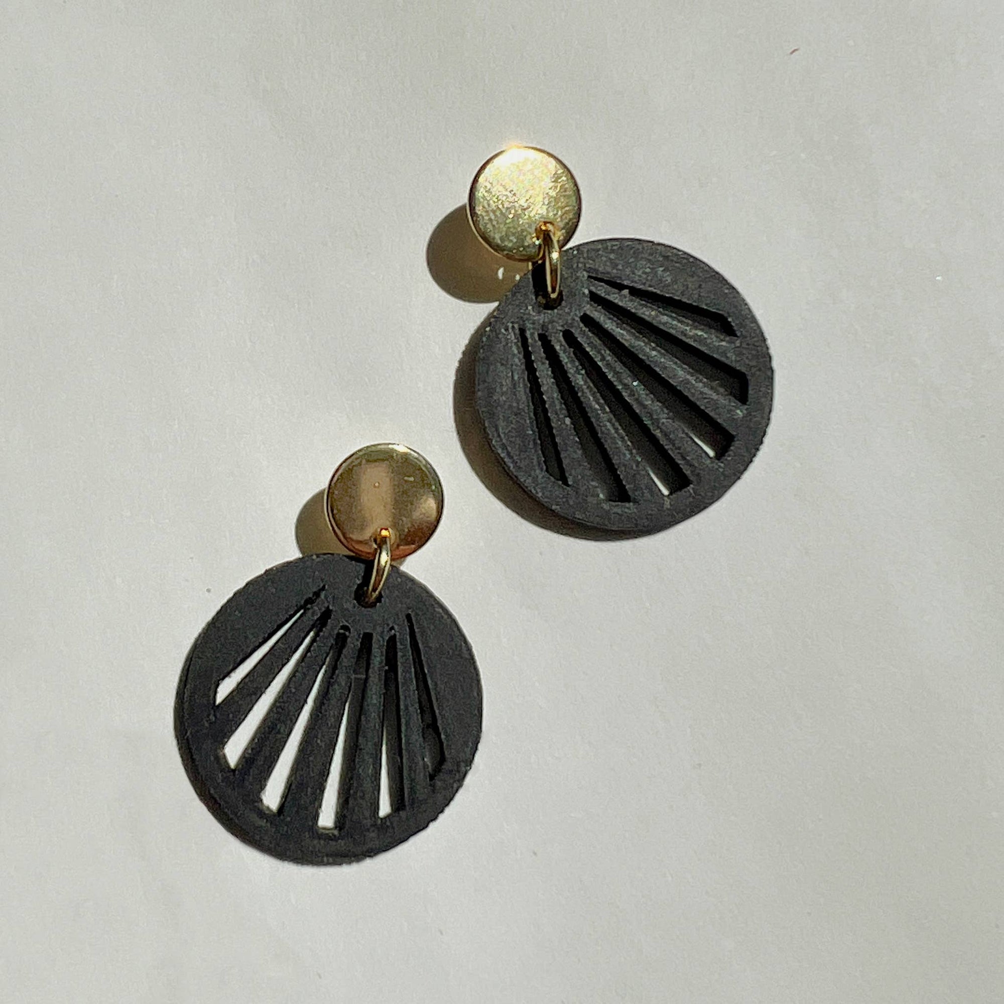 Mingled RADIANCE | Minimalist Gold and Black Dangle Earrings - LUXAMORE -Earings
