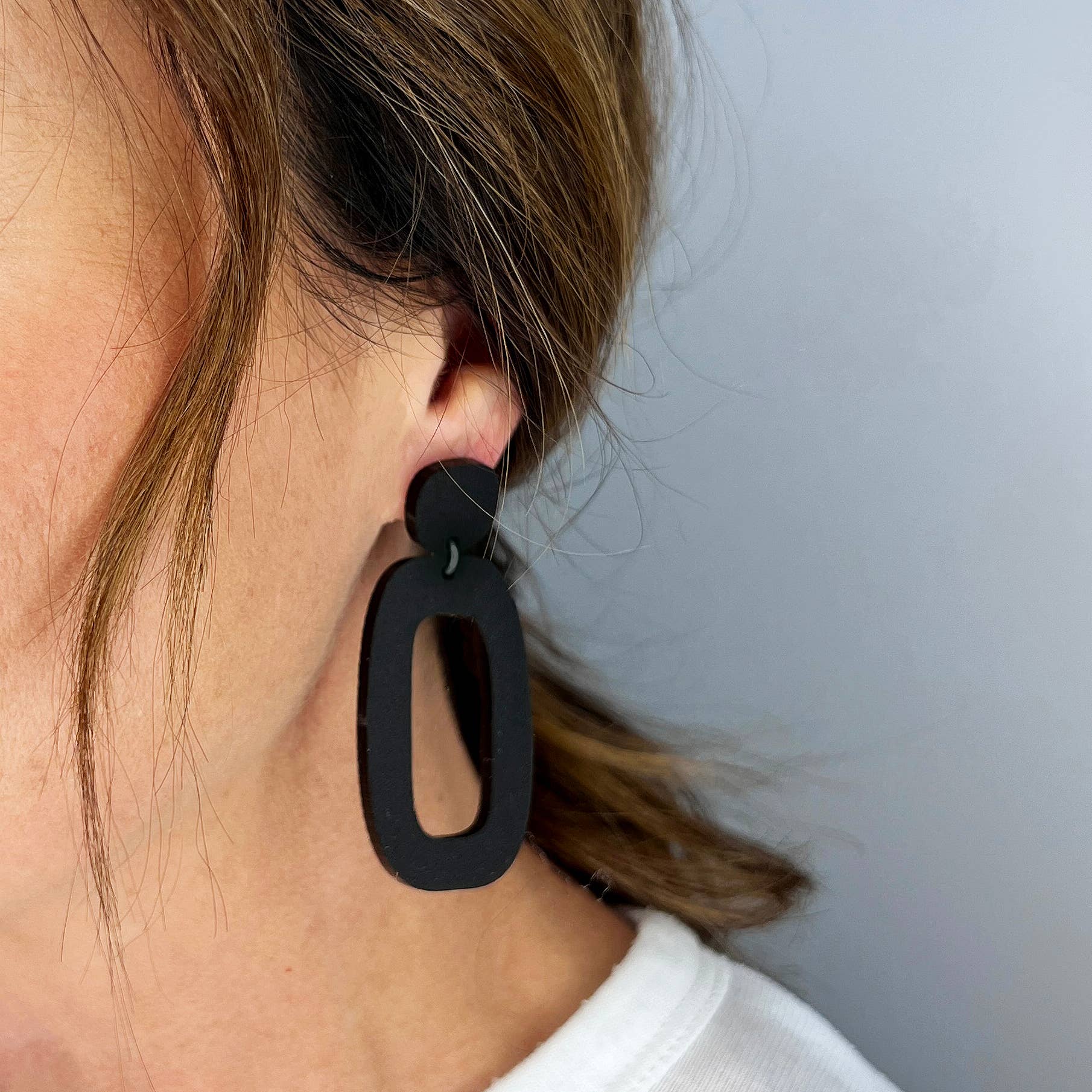 Woman Wearing Mingled  Riley Matte Black Statement Earrings - Earings LUXAMORE