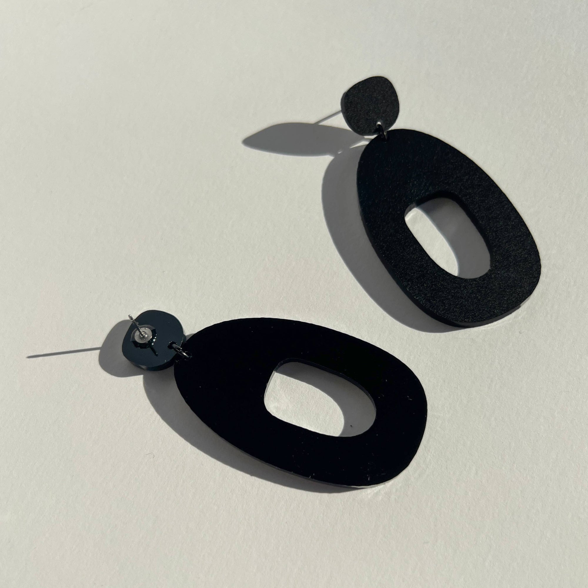 Woman Wearing Mingled Soko Large Matte Black Statement Earrings - Earings LUXAMORE