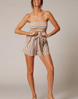 Woman Wearing Estilo Emporio Diverti Short - Shorts LUXAMORE
