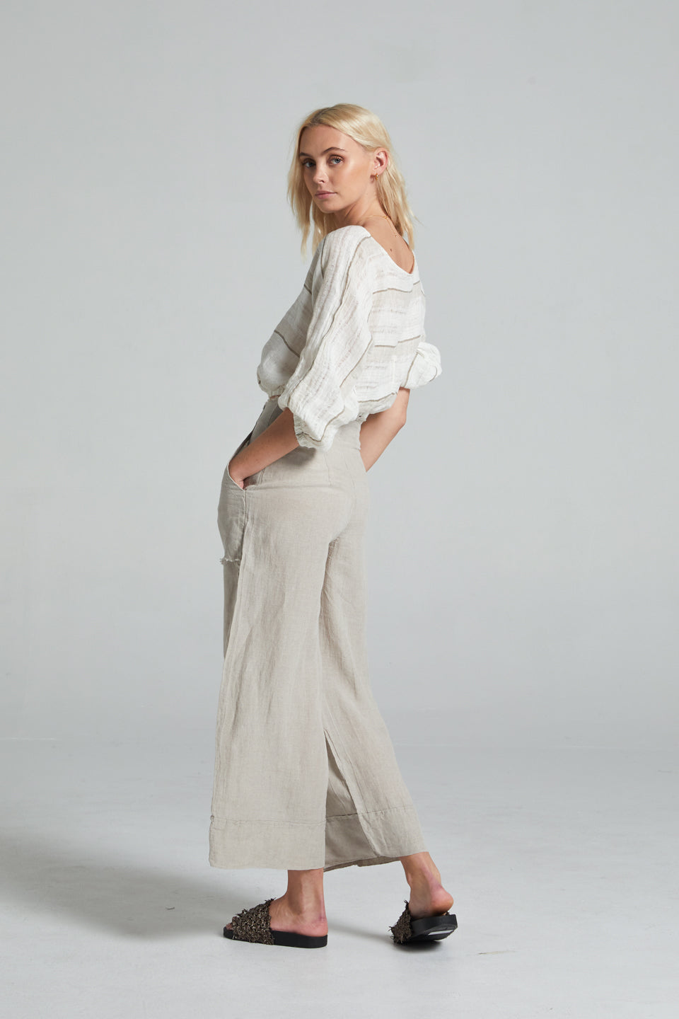 Estilo Emporio Riviera Pant - LUXAMORE -pants-Estilo Emporio Riviera Pant Stunning Italian linen, easy to wear. Shop Estilo Emporio Pants at Luxamore, your italian linen clothing online store.