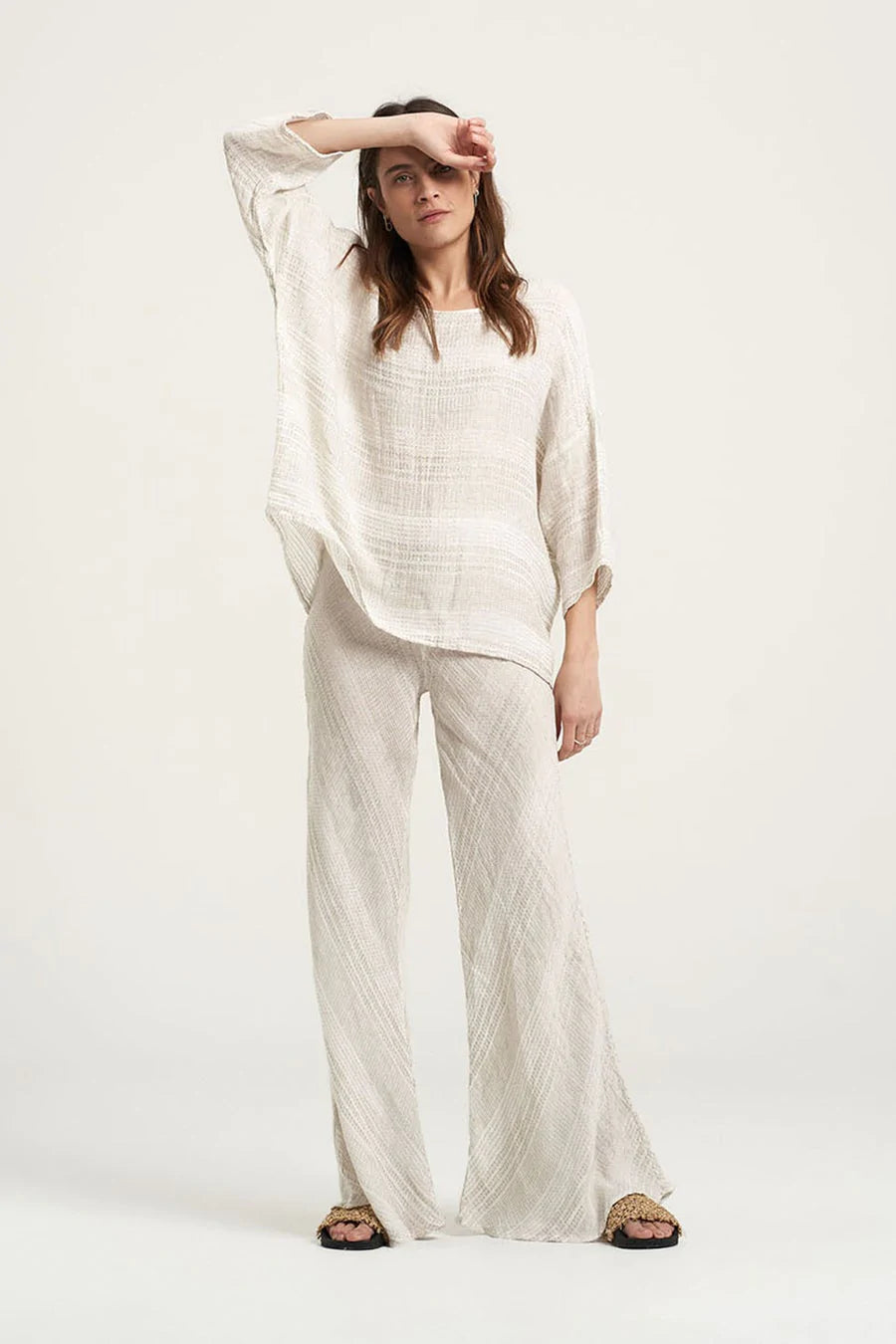 Estilo Emporio Tao Top - LUXAMORE -Tops-Estilo Emporio Tao Top This flattering top features a relaxed slightly cropped style perfect for layering. Shop Estilo Emporio Linen Tops at Luxamore.