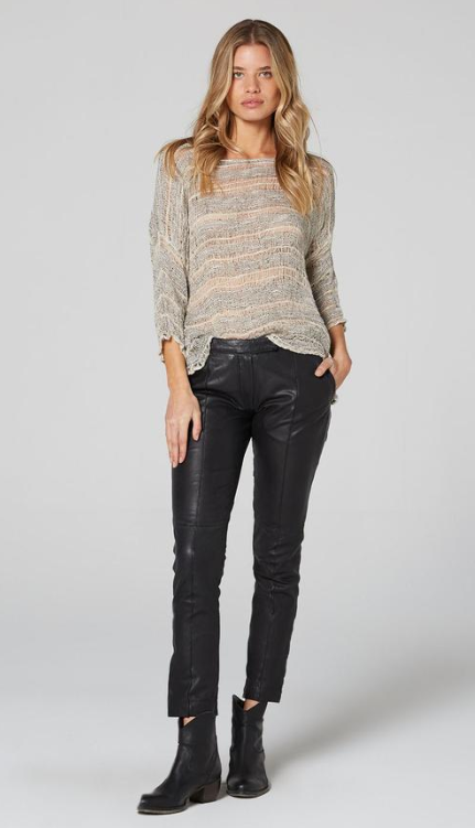 Estilo Emporio Tao Top - LUXAMORE -Tops-Editors Notes The Tao Top is amazing! A beautifully cut loose weave linen top, made in Positano Italy from Italian linen. This top fits true to size and is a must for any wardrobe. In a textured open weave, the Tao has a boho luxe feel with an understated loose 3/4 sleeve. Handmade in Italy the traditional way, Italian linen Comes in White, Natural, Java, Vesuvio, Plain Size - OSFA Style L1011